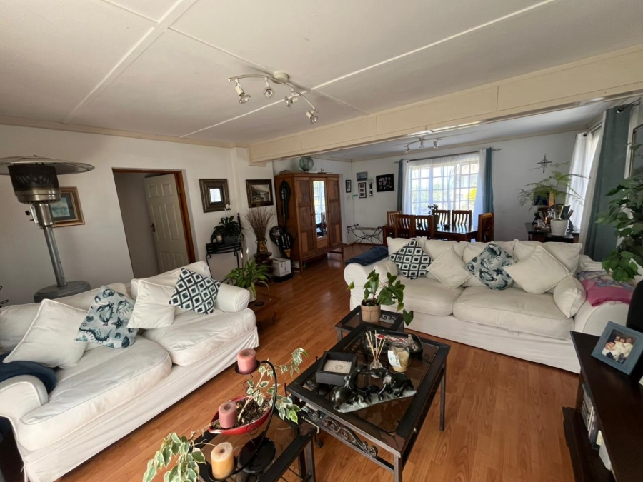 3 Bedroom Property for Sale in Cove Rock Eastern Cape